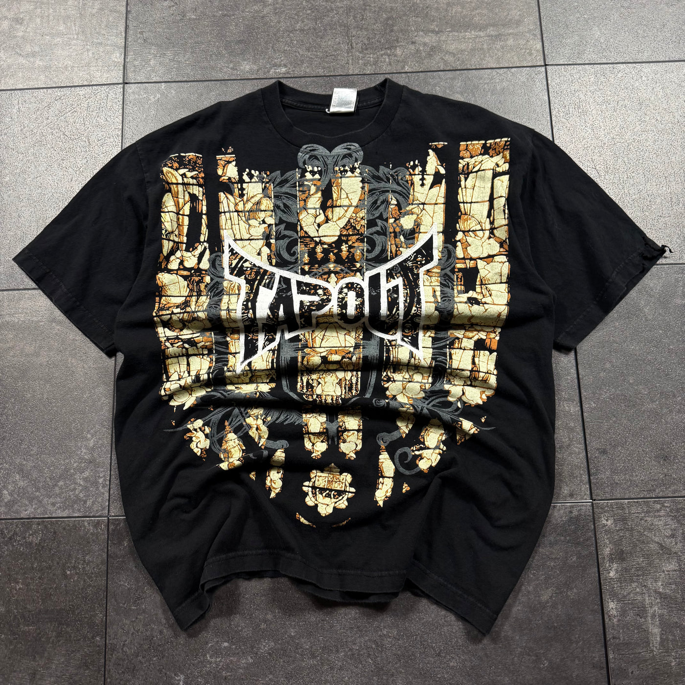 2000s Tapout Shirt (L)