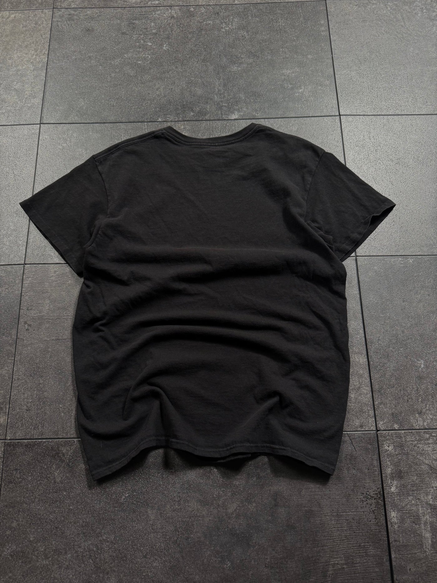 (rare) 2000s tapout shirt (S)
