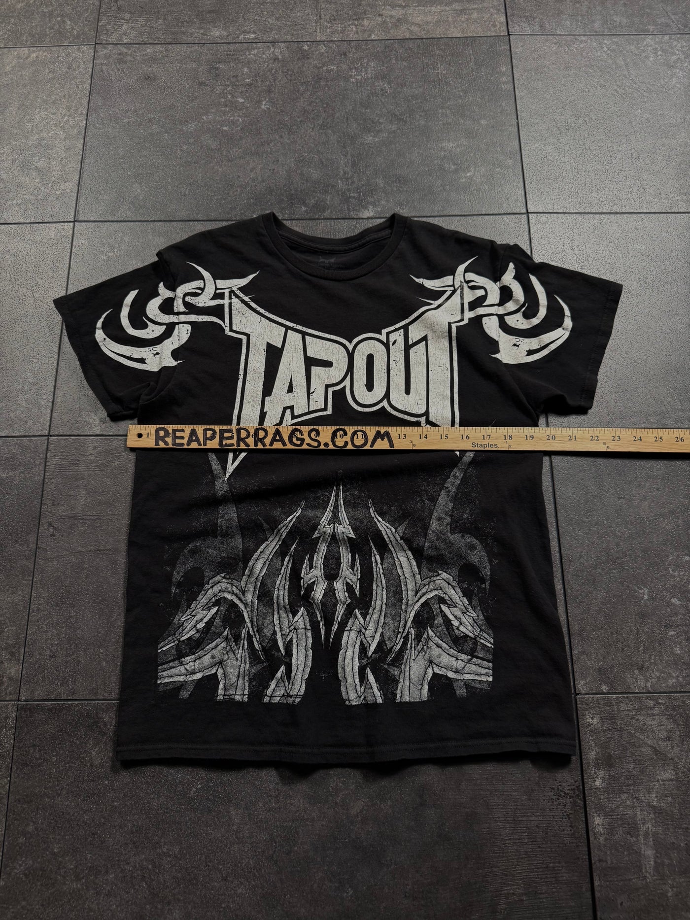 (rare) 2000s tapout shirt (S)