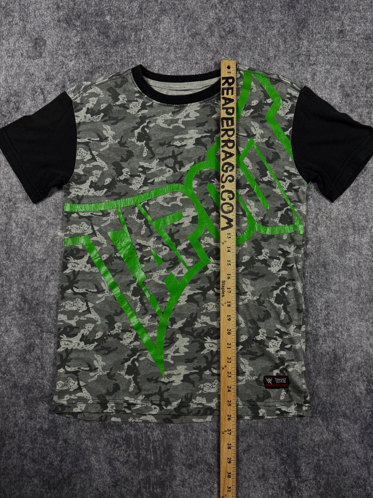 2000s tapout shirt (S)