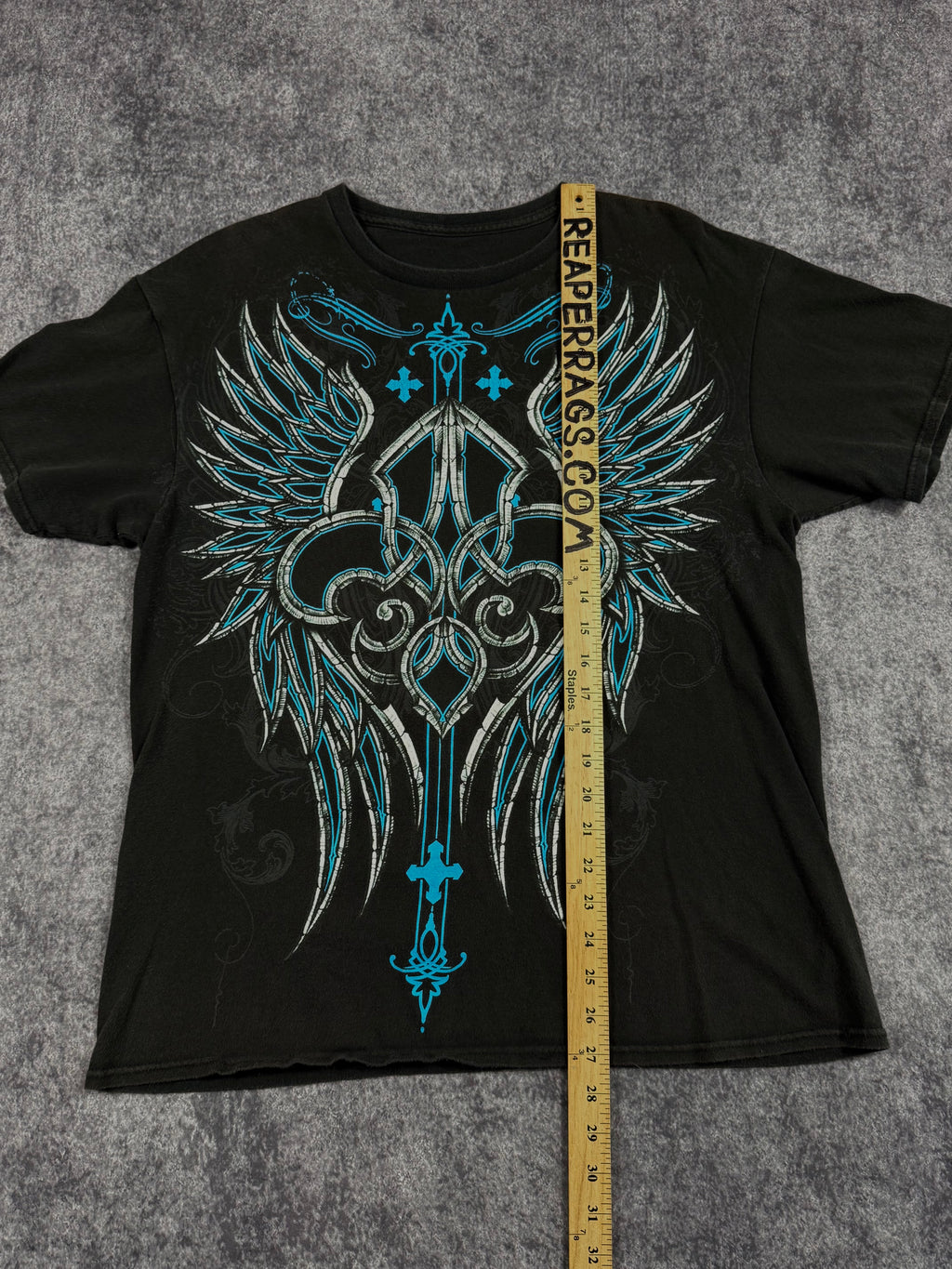 (rare) 2000s winged shirt (M)
