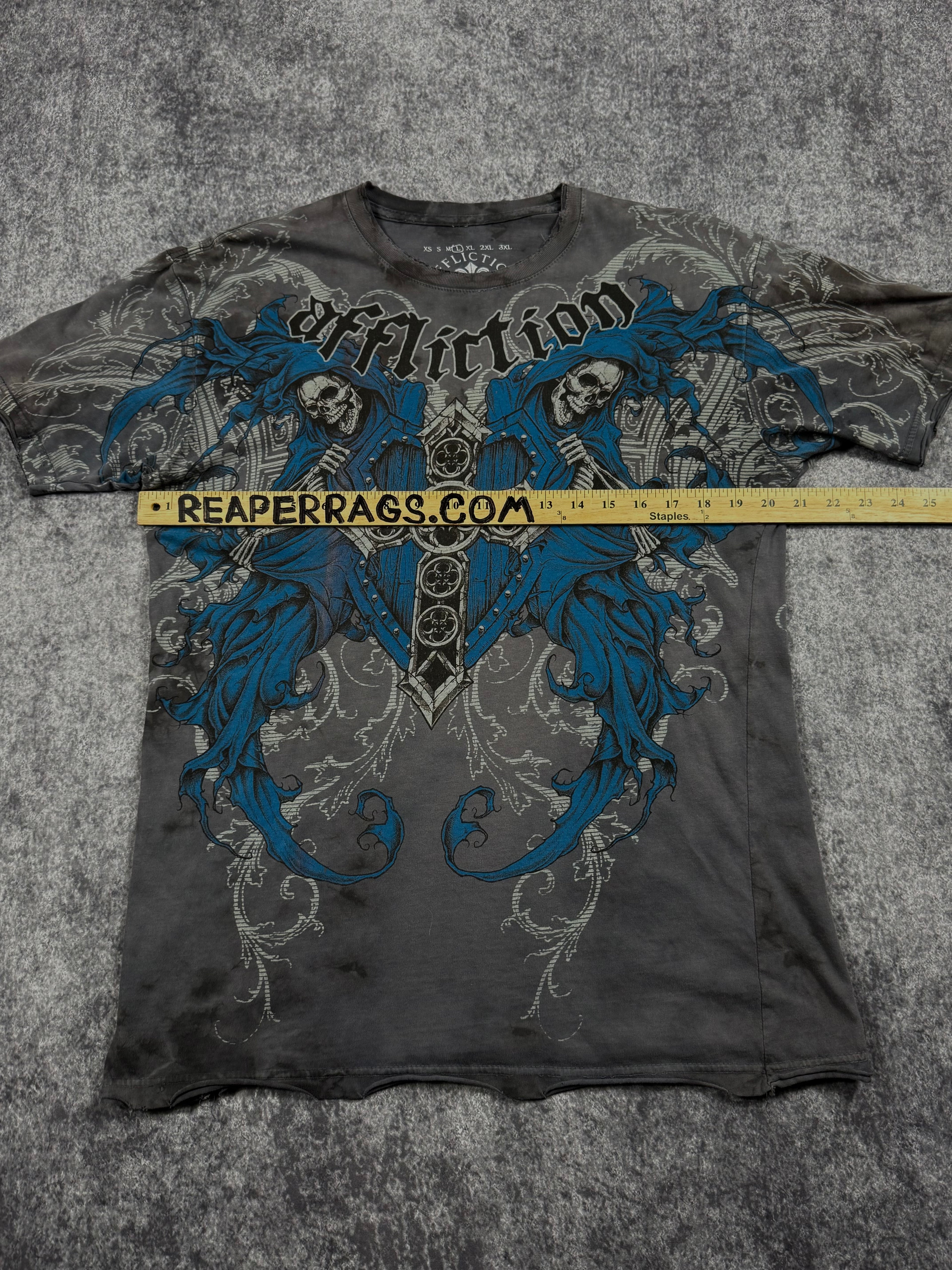 (rare) 2000s affliction shirt (L)