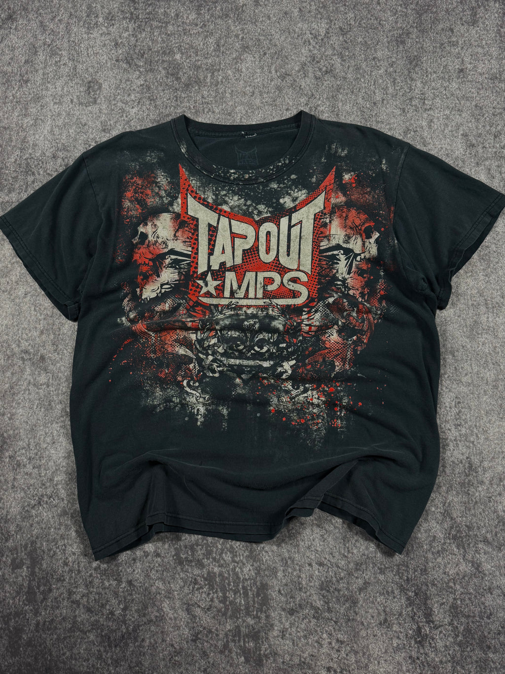 (rare) 2000s tapout shirt (L)
