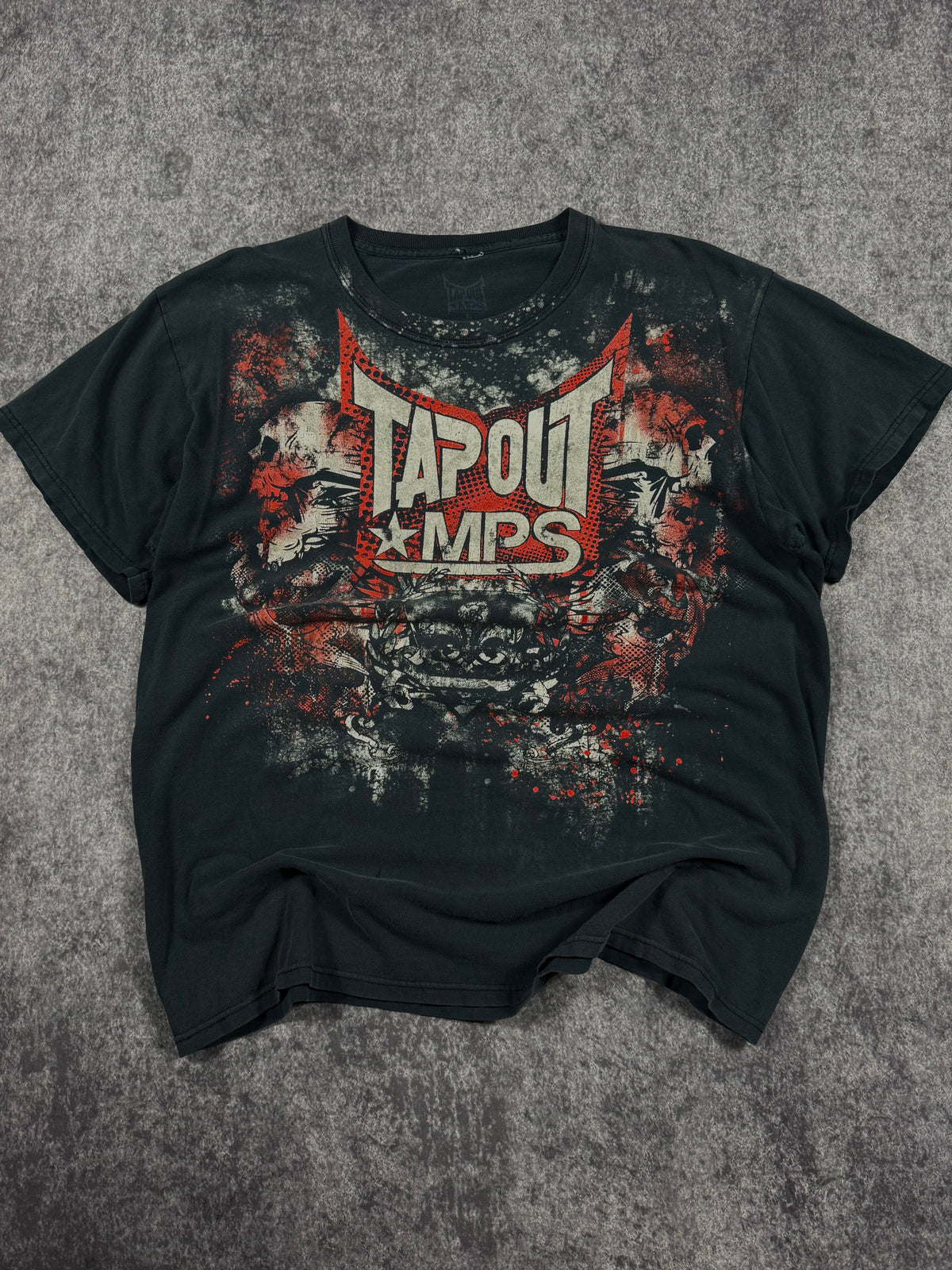 (rare) 2000s tapout shirt (L)
