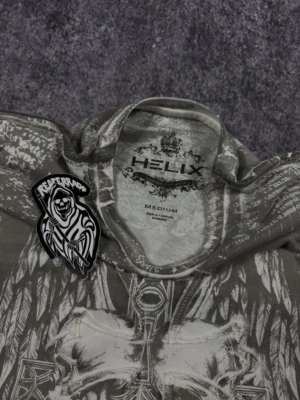 (rare) 2000s helix shirt (M)