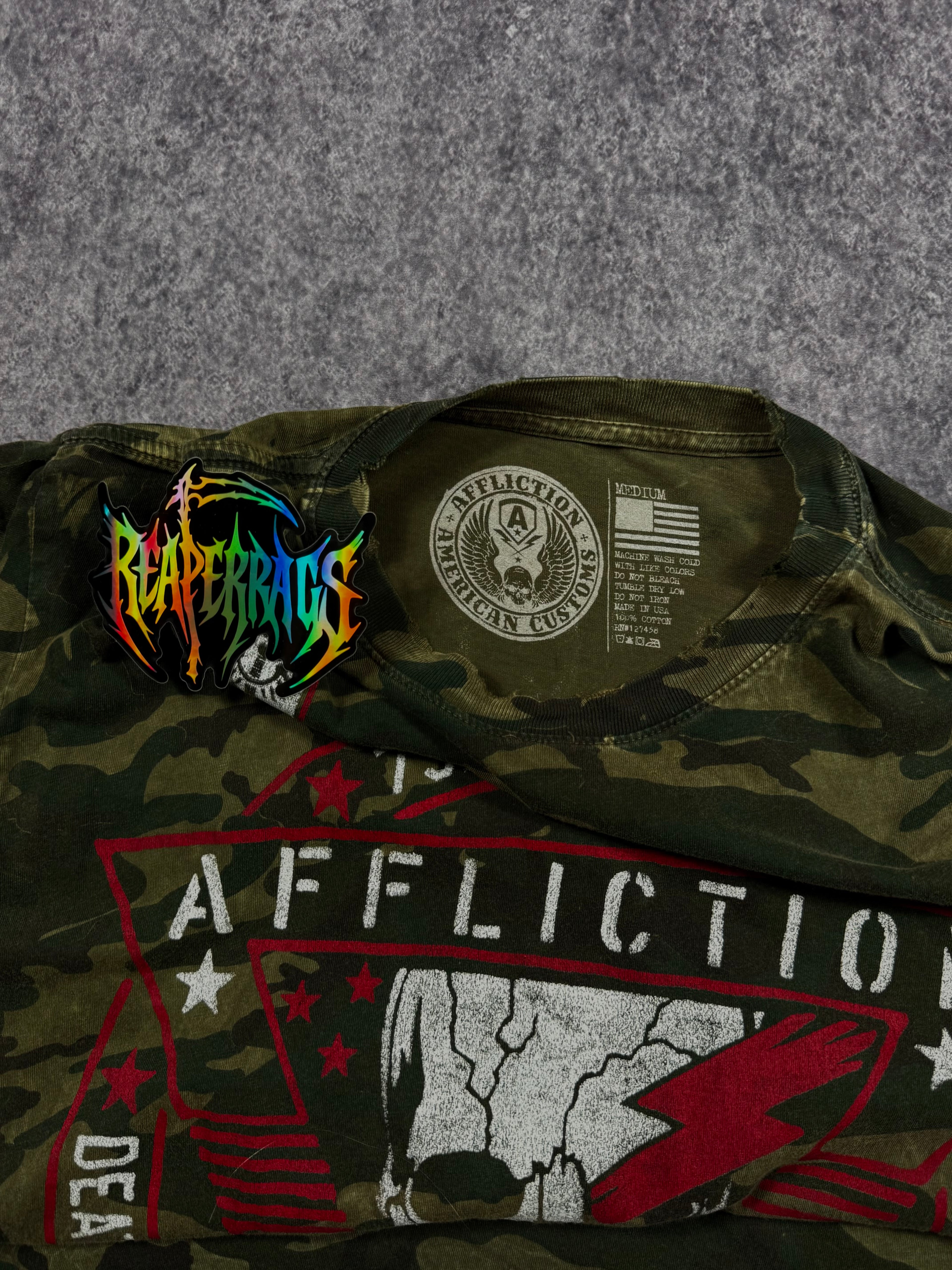 2000s affliction shirt (M)