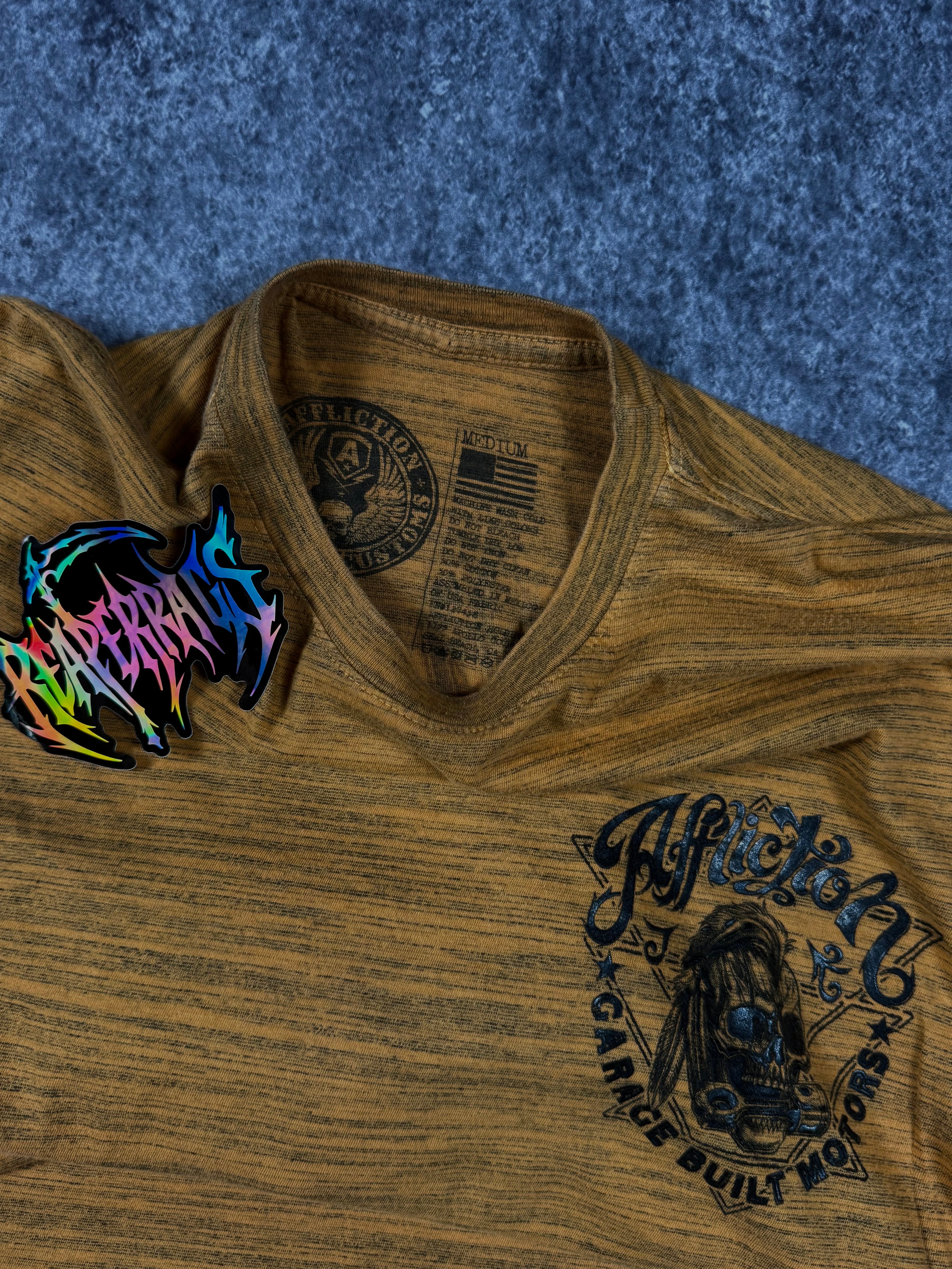 2000s affliction shirt (M)