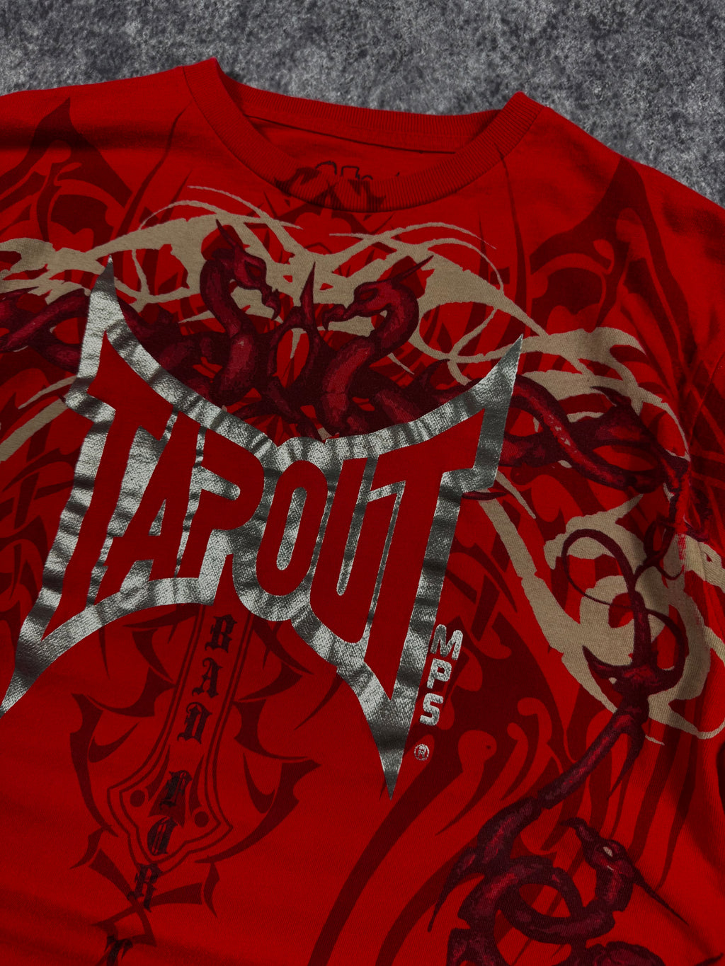 (rare) 2000s tapout chrome shirt (M)