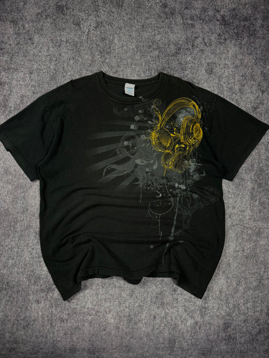 2000s headphones shirt (L)