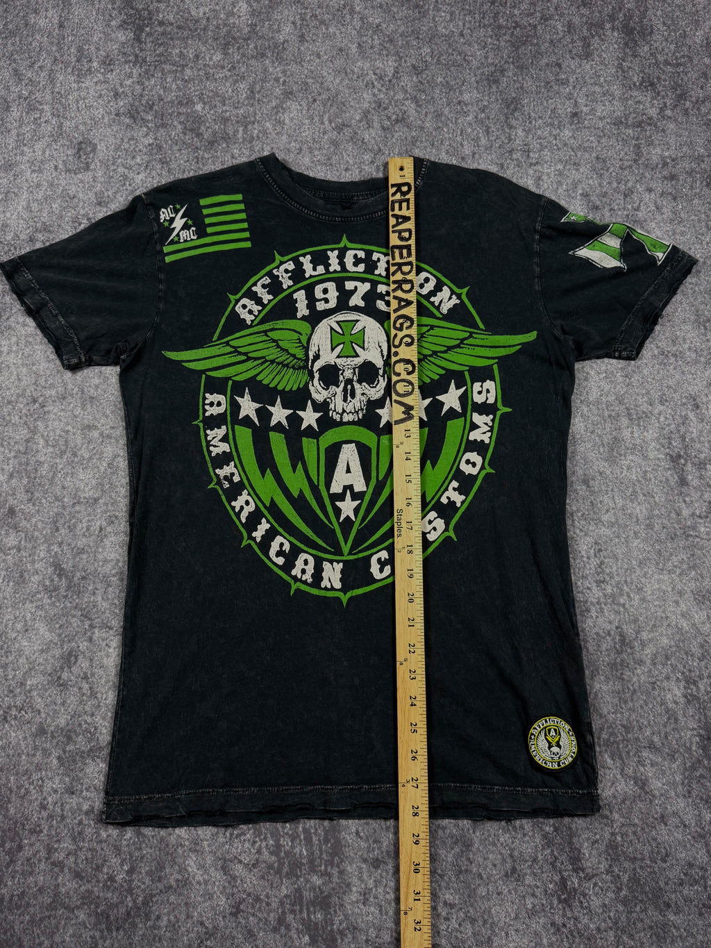 2000s affliction shirt (M)
