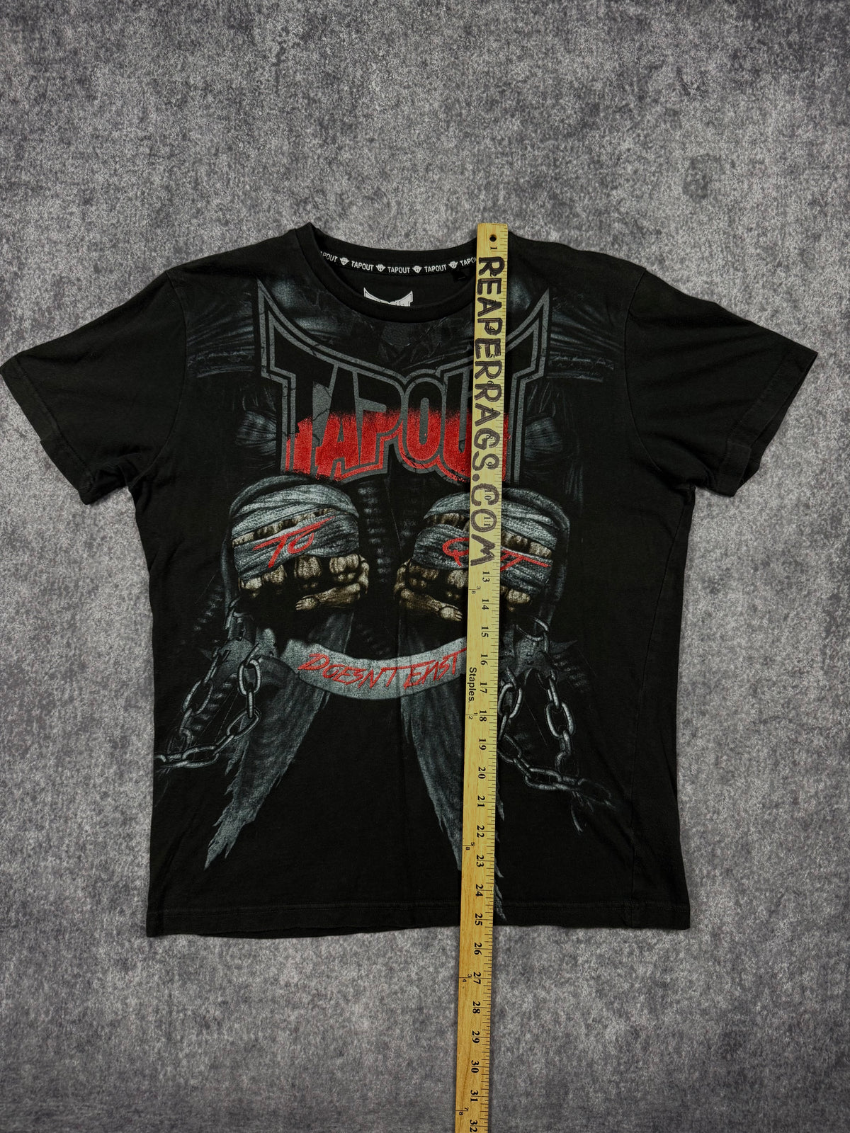 (rare) 2000s tapout shirt (S)