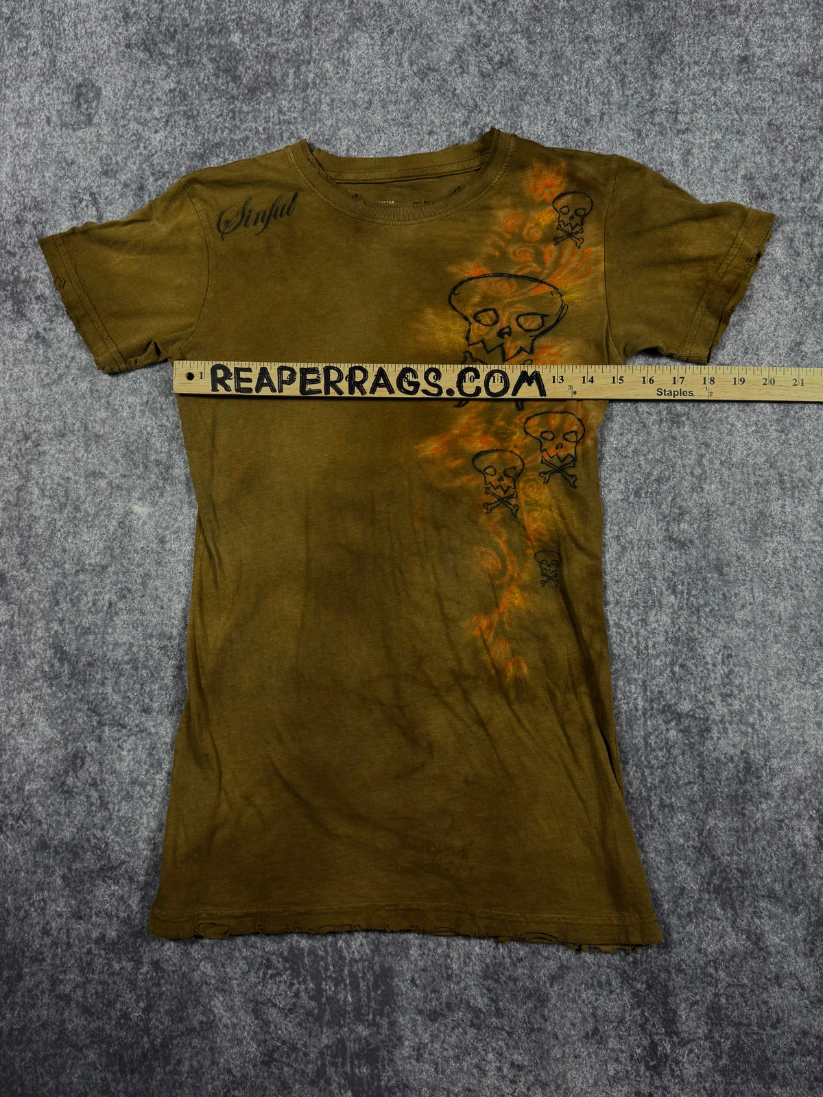 (rare) women’s 2000s sinful x affliction shirt (M)