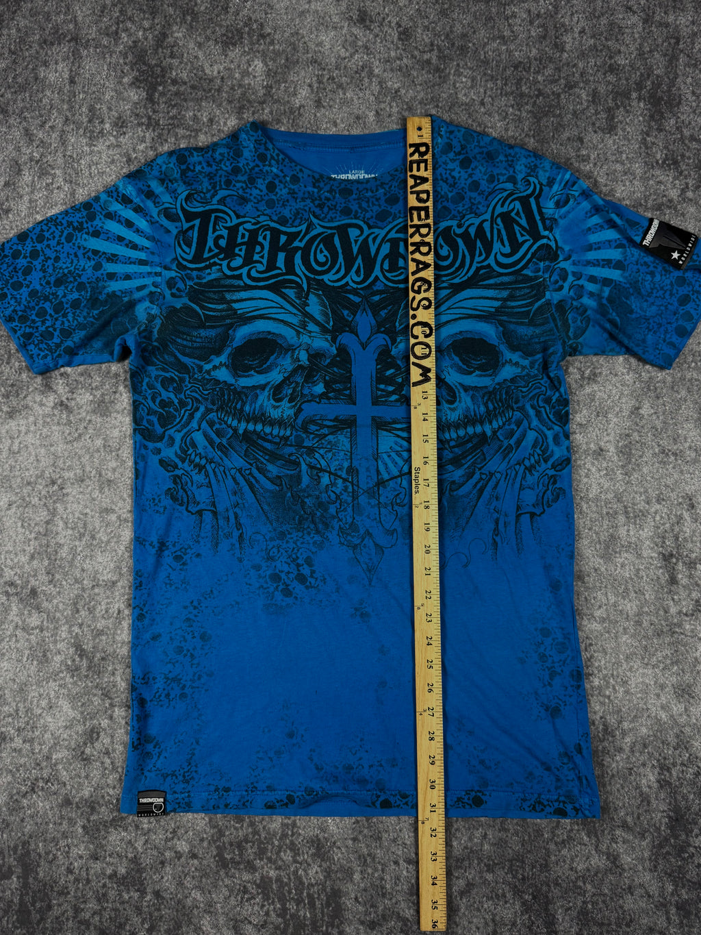 (rare) 2000s throwdown shirt (M)