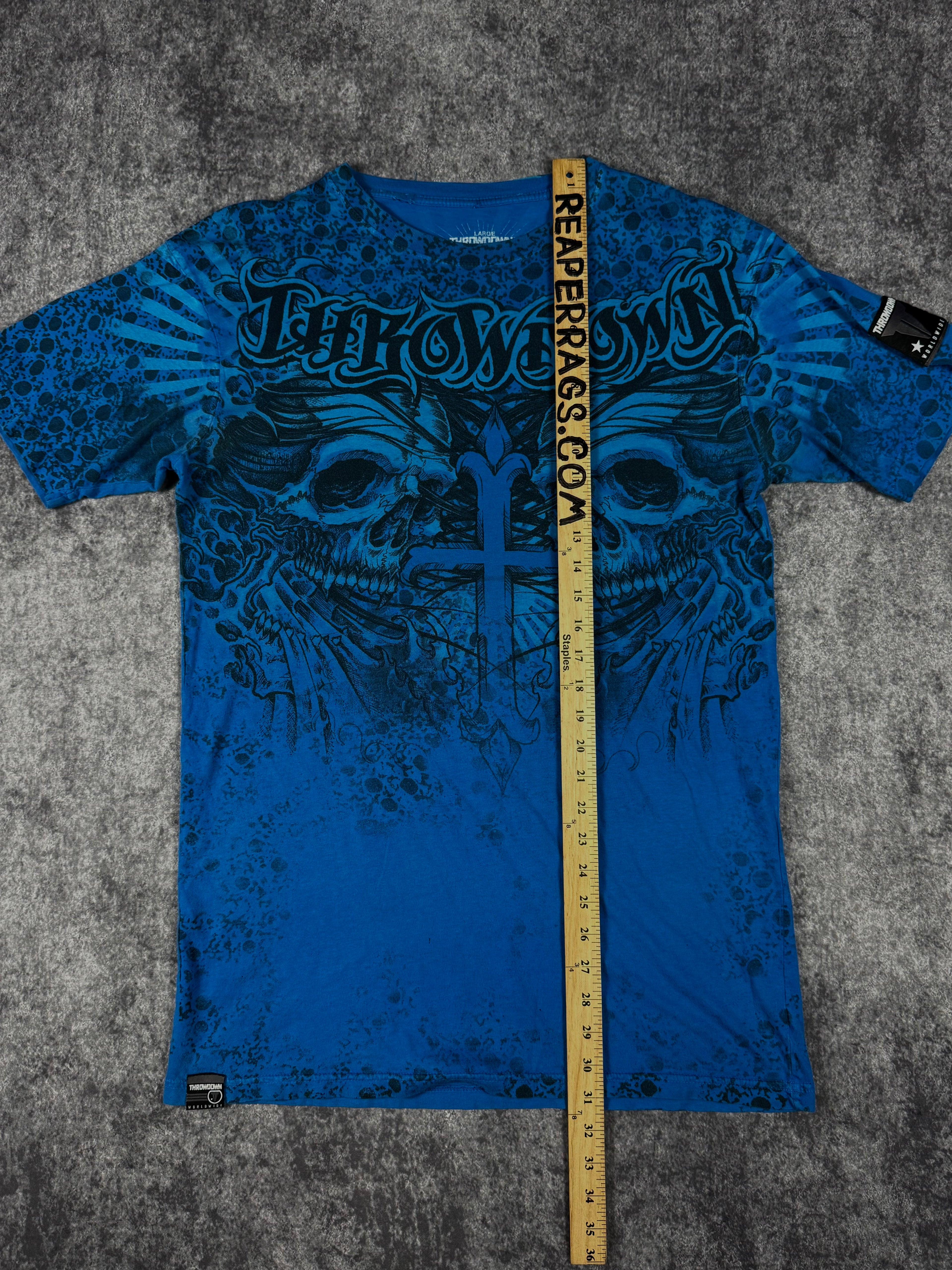 (rare) 2000s throwdown shirt (M)