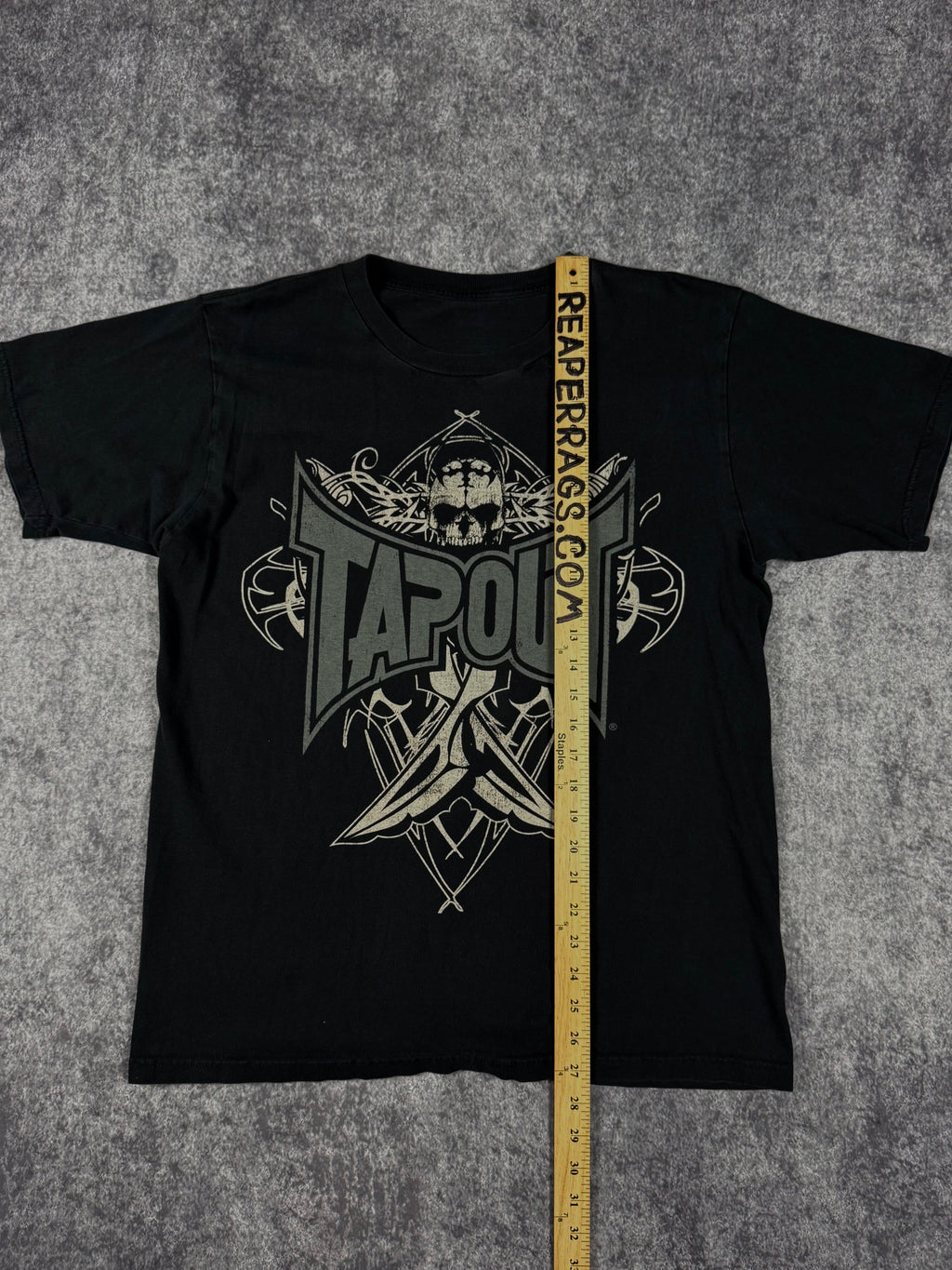 (rare) 2000s tapout shirt (L)