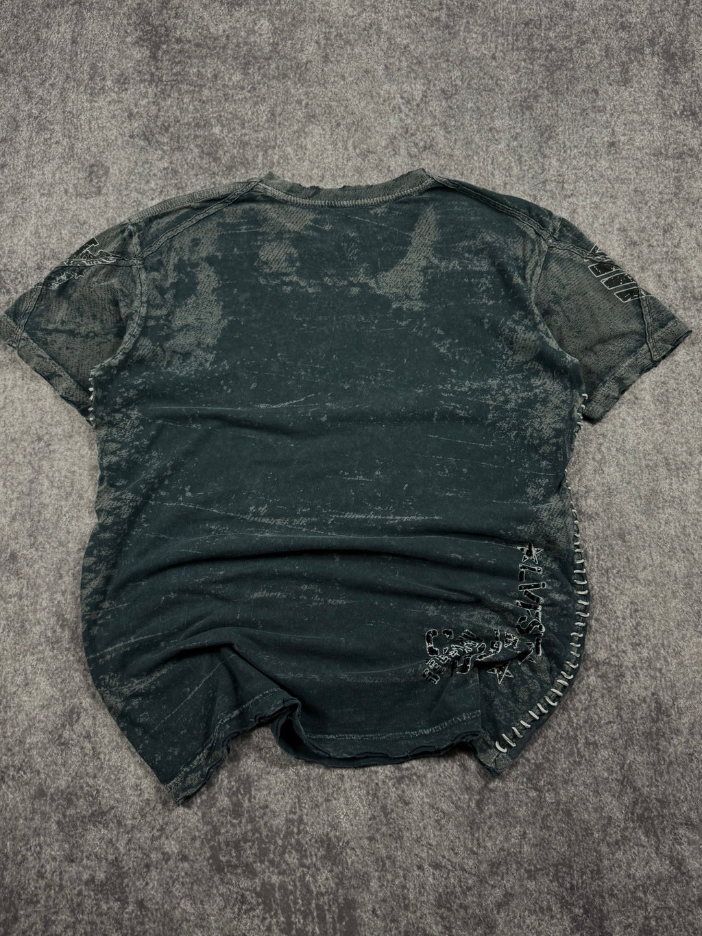 (rare) 2000s affliction shirt (M)