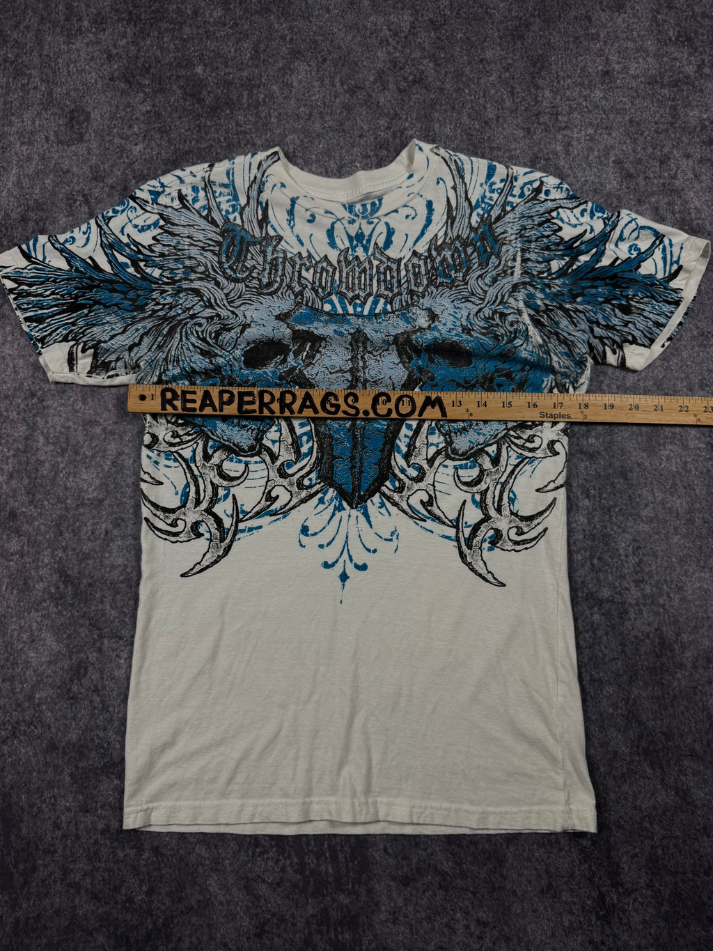 (rare) 2000s throwdown shirt (S)