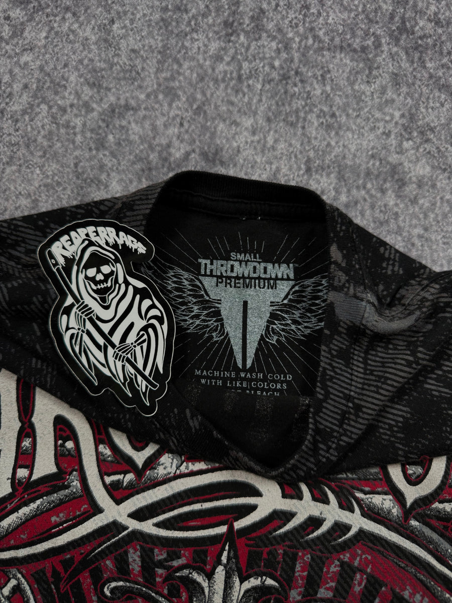 (rare) 2000s throwdown shirt (S)