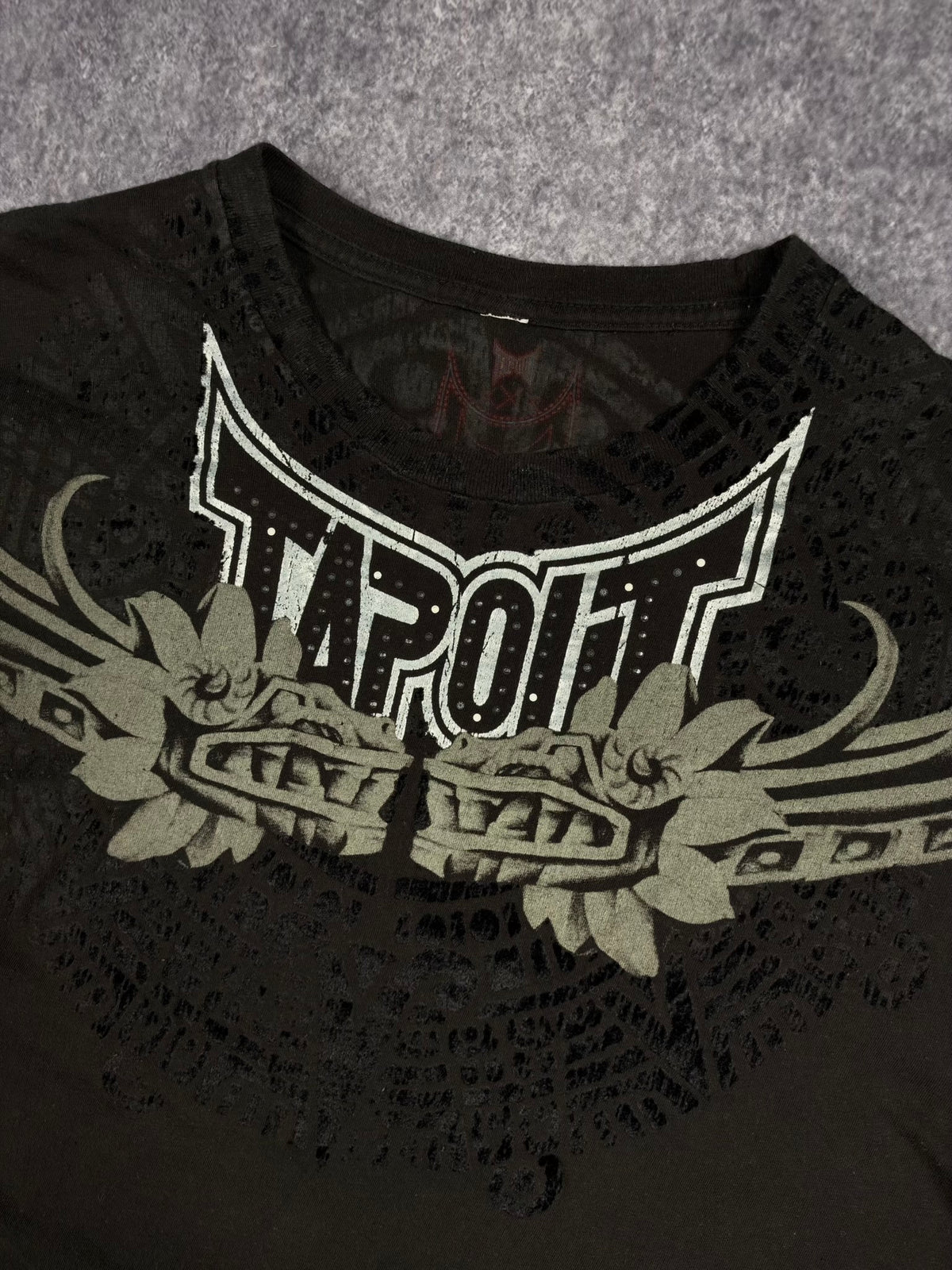 (RARE) 2000s TAPOUT x BLACK SHIRT (M)