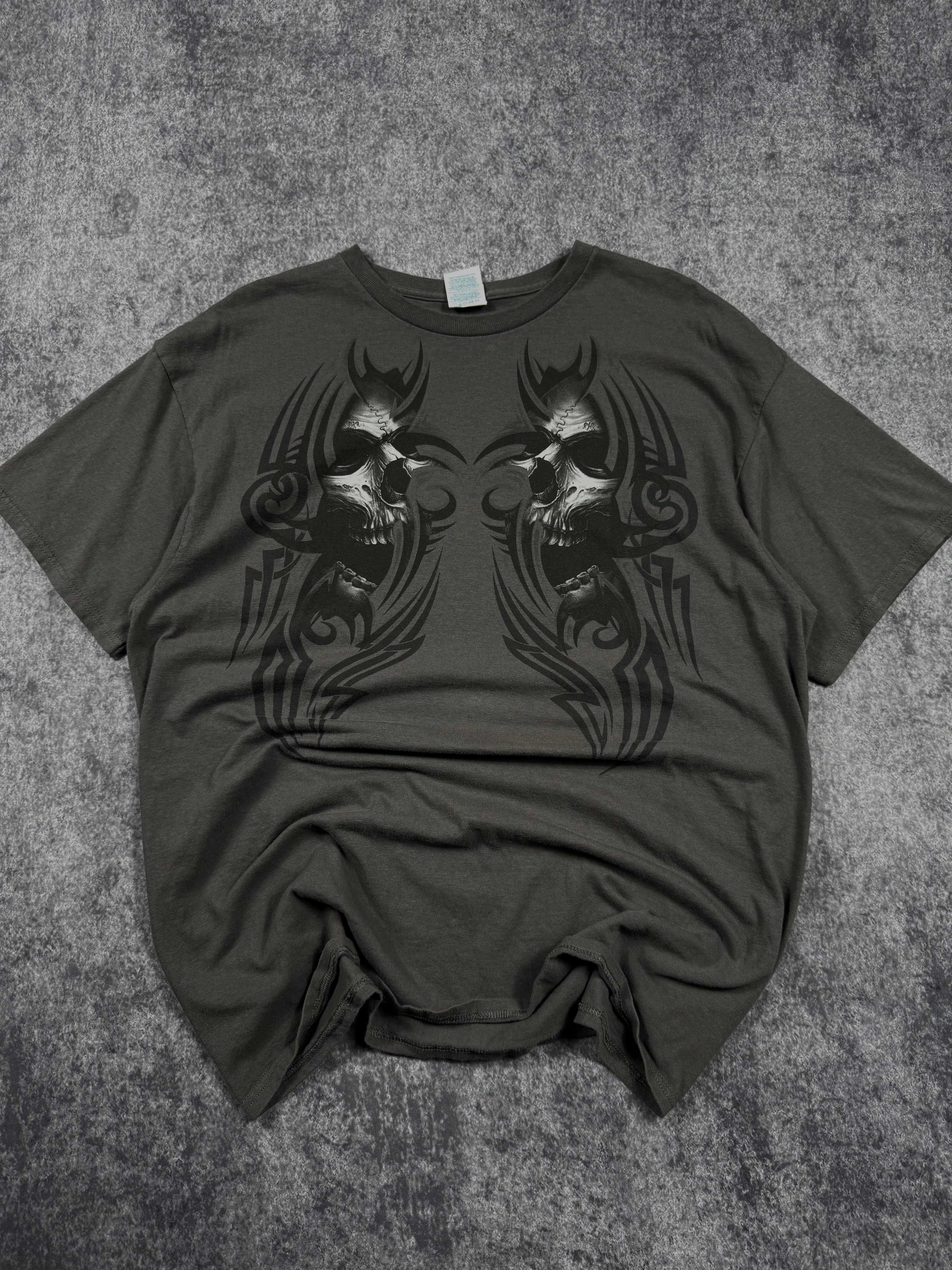 2000s tribal skull shirt (L)