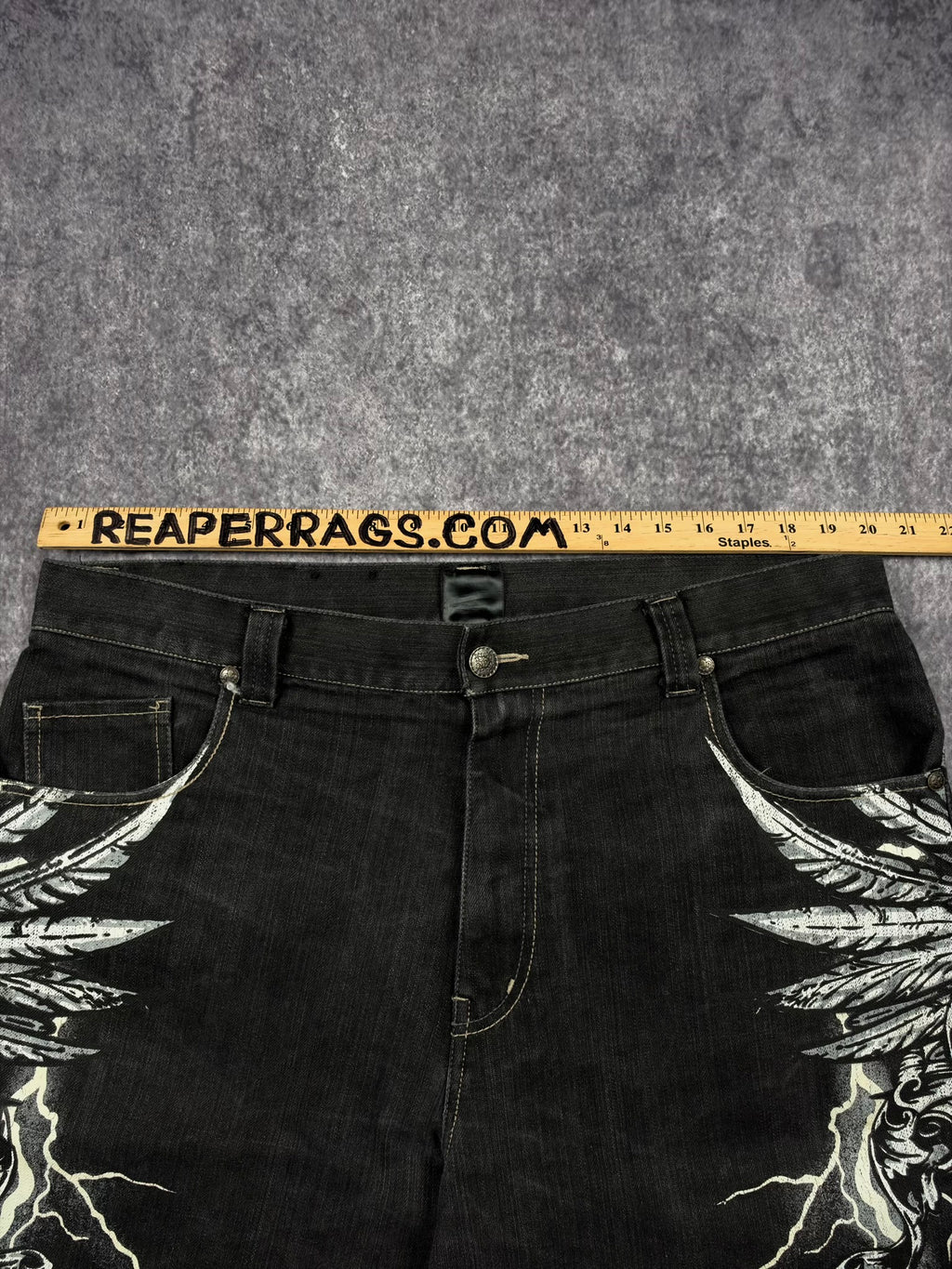 (GRAIL) 2000s RHINESTONE RAW BLUE JORTS (40)