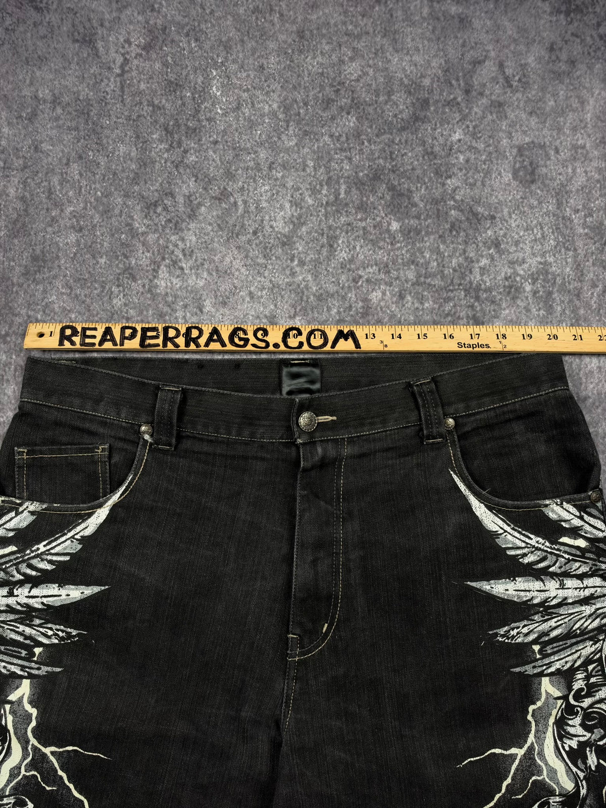 (GRAIL) 2000s RHINESTONE RAW BLUE JORTS (40)