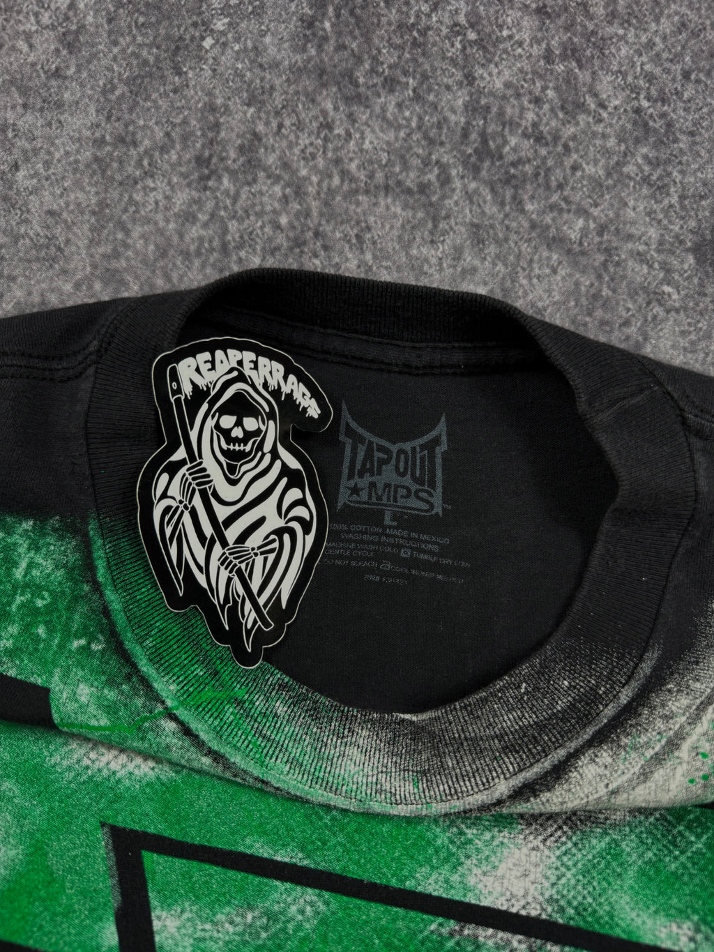 2000s tapout shirt (L)