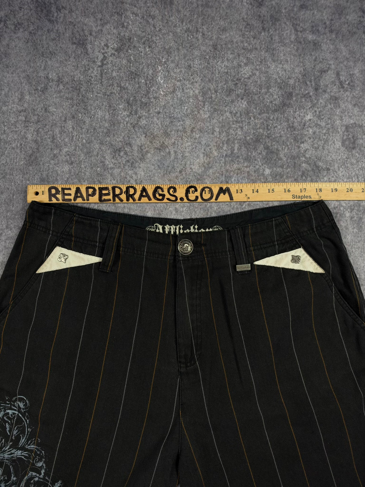 (GRAIL) 2000s LEATHER AFFLICTION SHORTS (36)