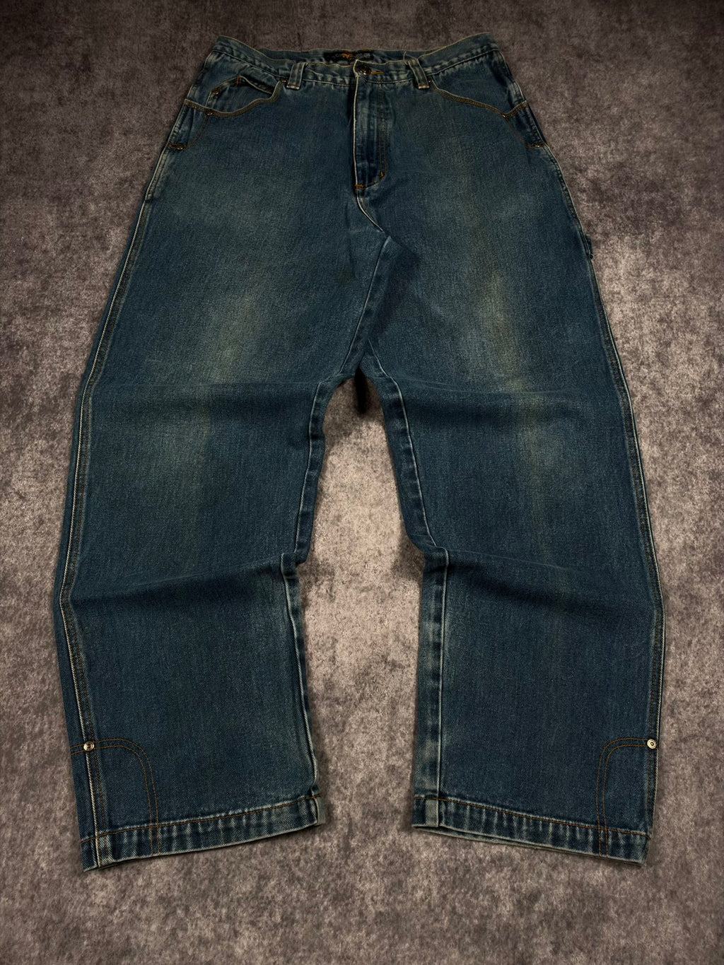 (RARE) 2000s EMBROIDERED SOUTHPOLE JEANS (32x31)