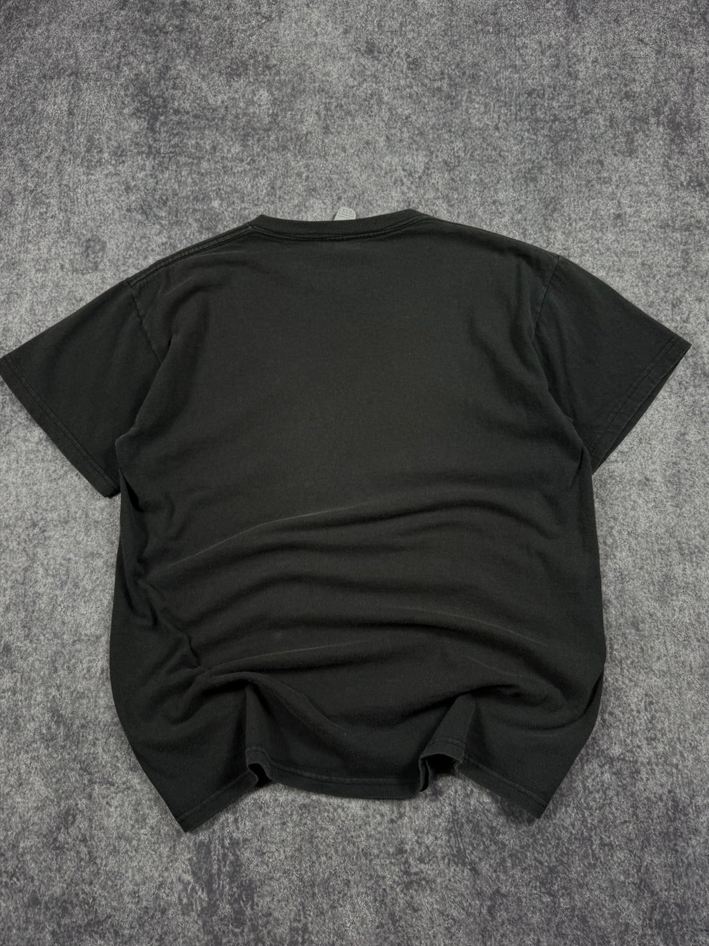 (rare) 2000s skull shirt (M)
