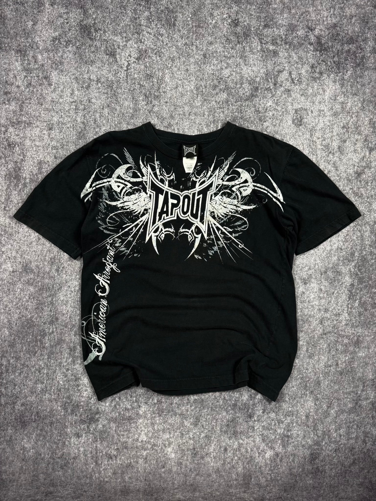 (RARE) 2000s TAPOUT SHIRT (M)