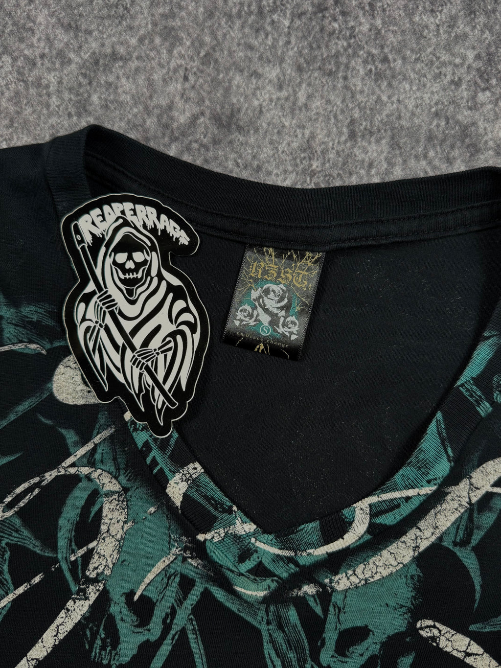 (rare) 2000s russo shirt (S)