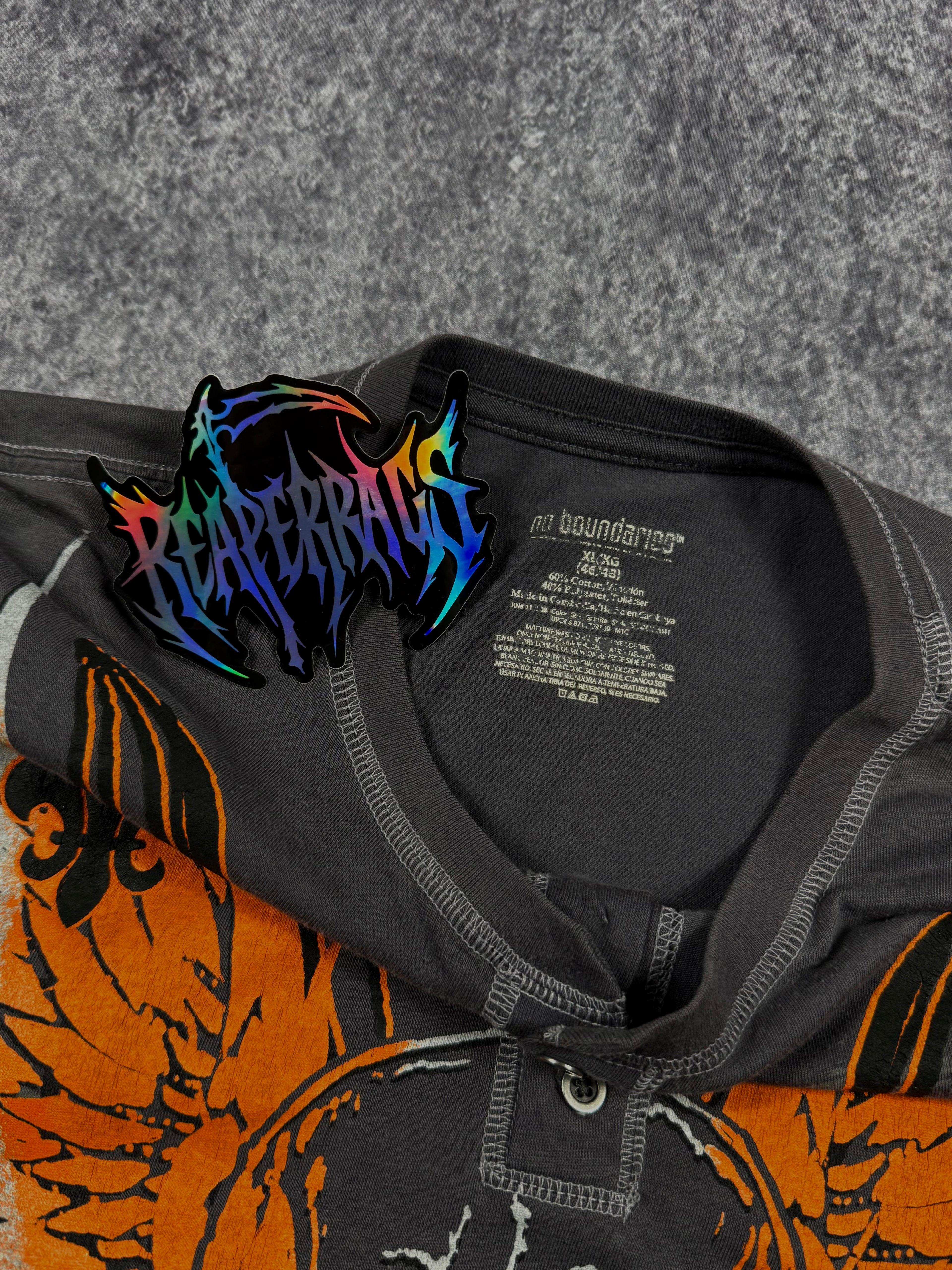 2000s no boundaries shirt (XL)