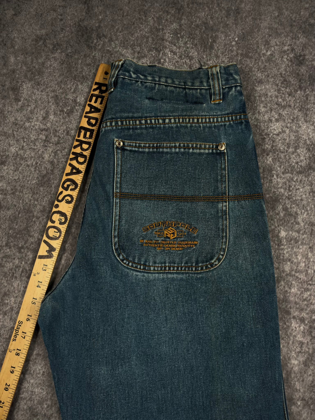 (RARE) 2000s EMBROIDERED SOUTHPOLE JEANS (32x31)