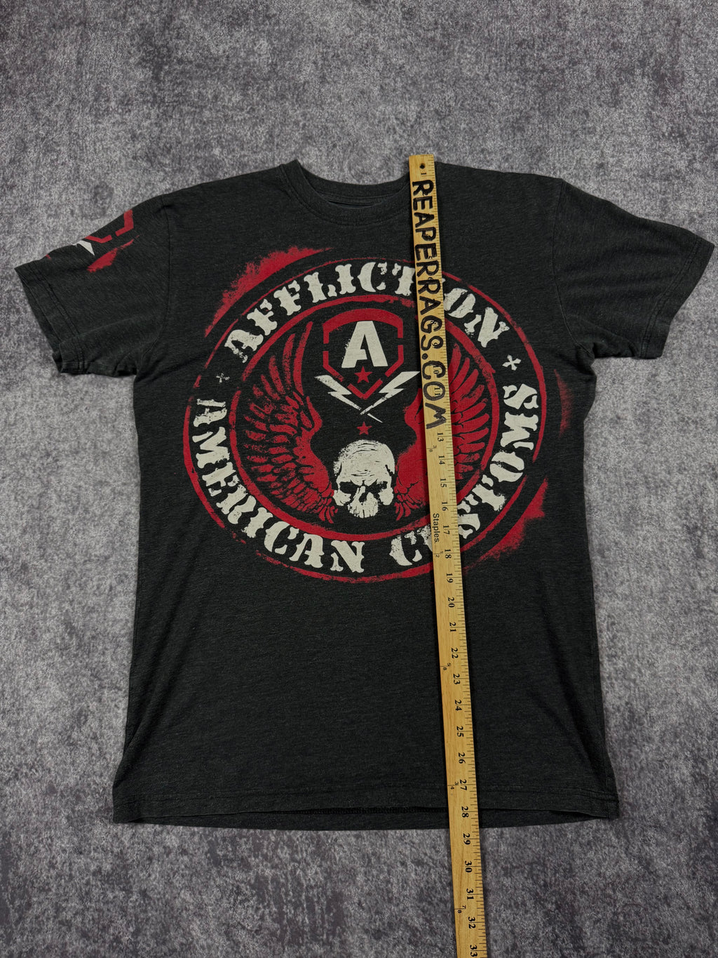 2000s affliction shirt (M)