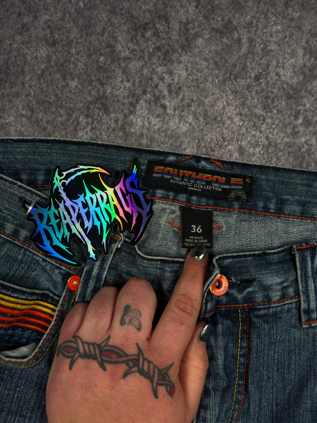 (RARE) 2000s EMBROIDERED SOUTHPOLE JEANS (36x30)