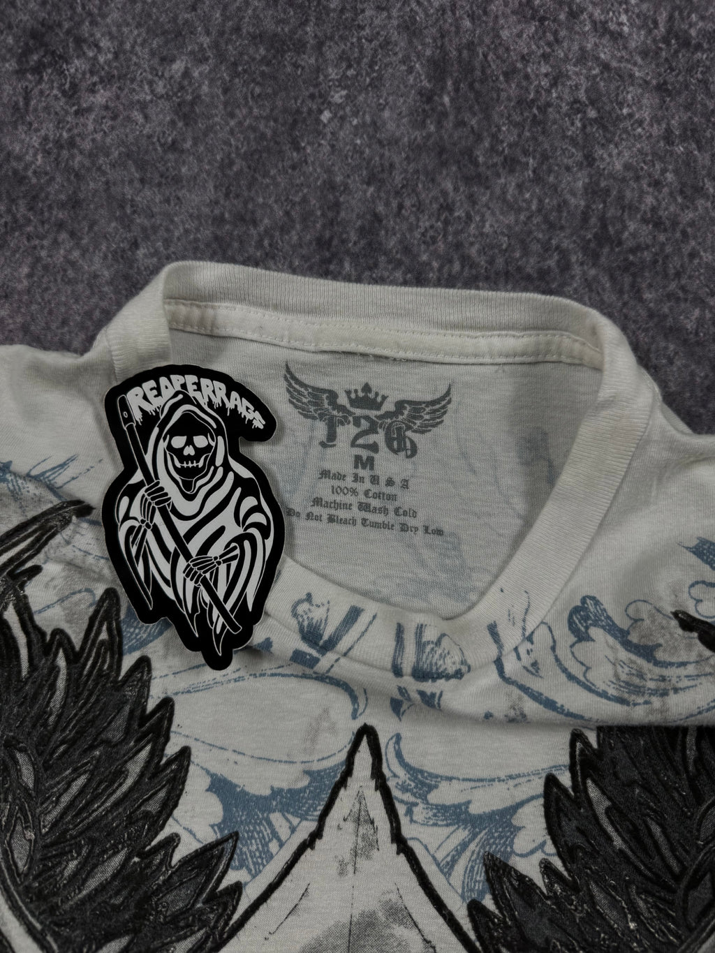 (rare) 2000s royalty shirt (M)