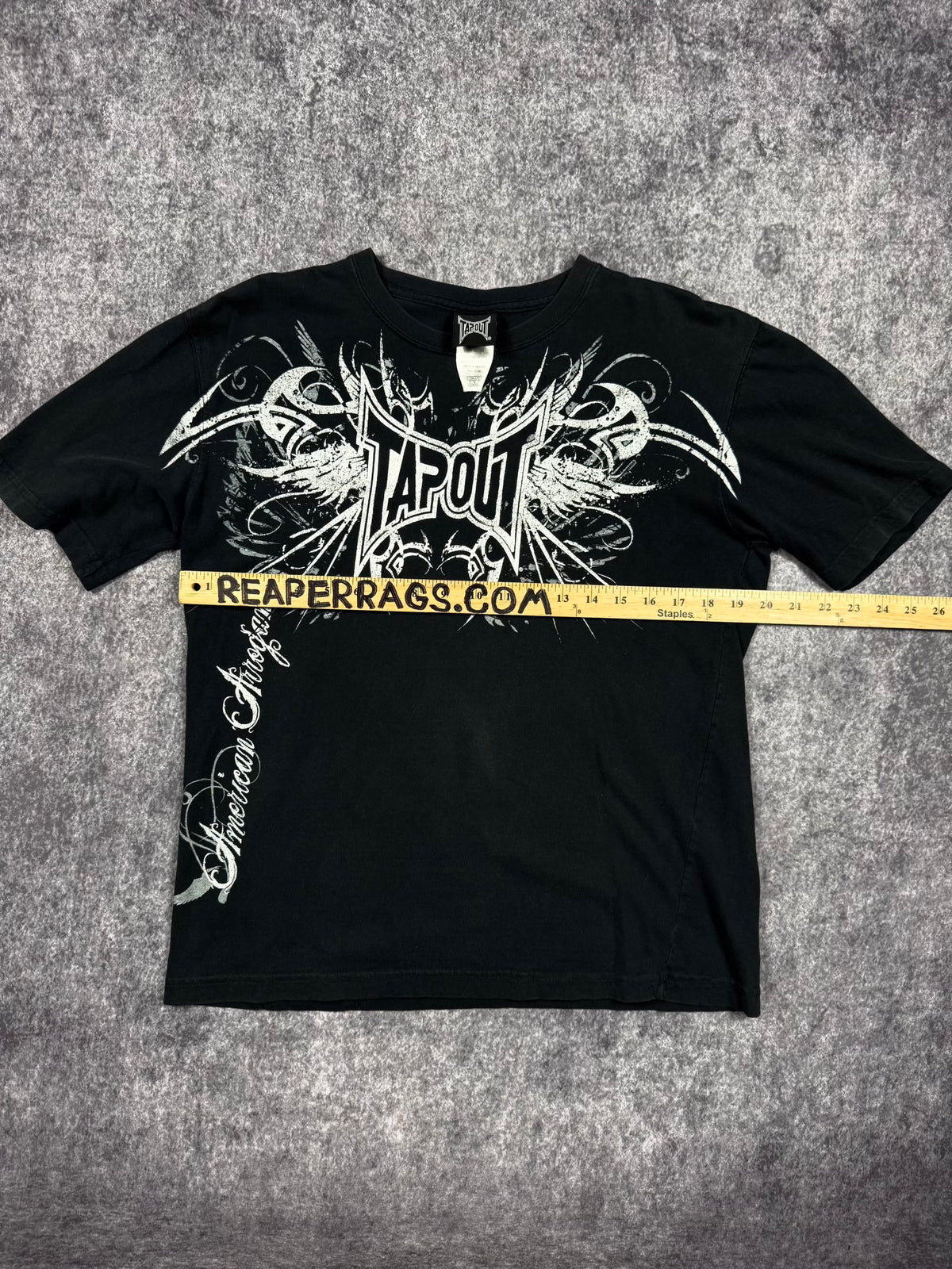(RARE) 2000s TAPOUT SHIRT (M)