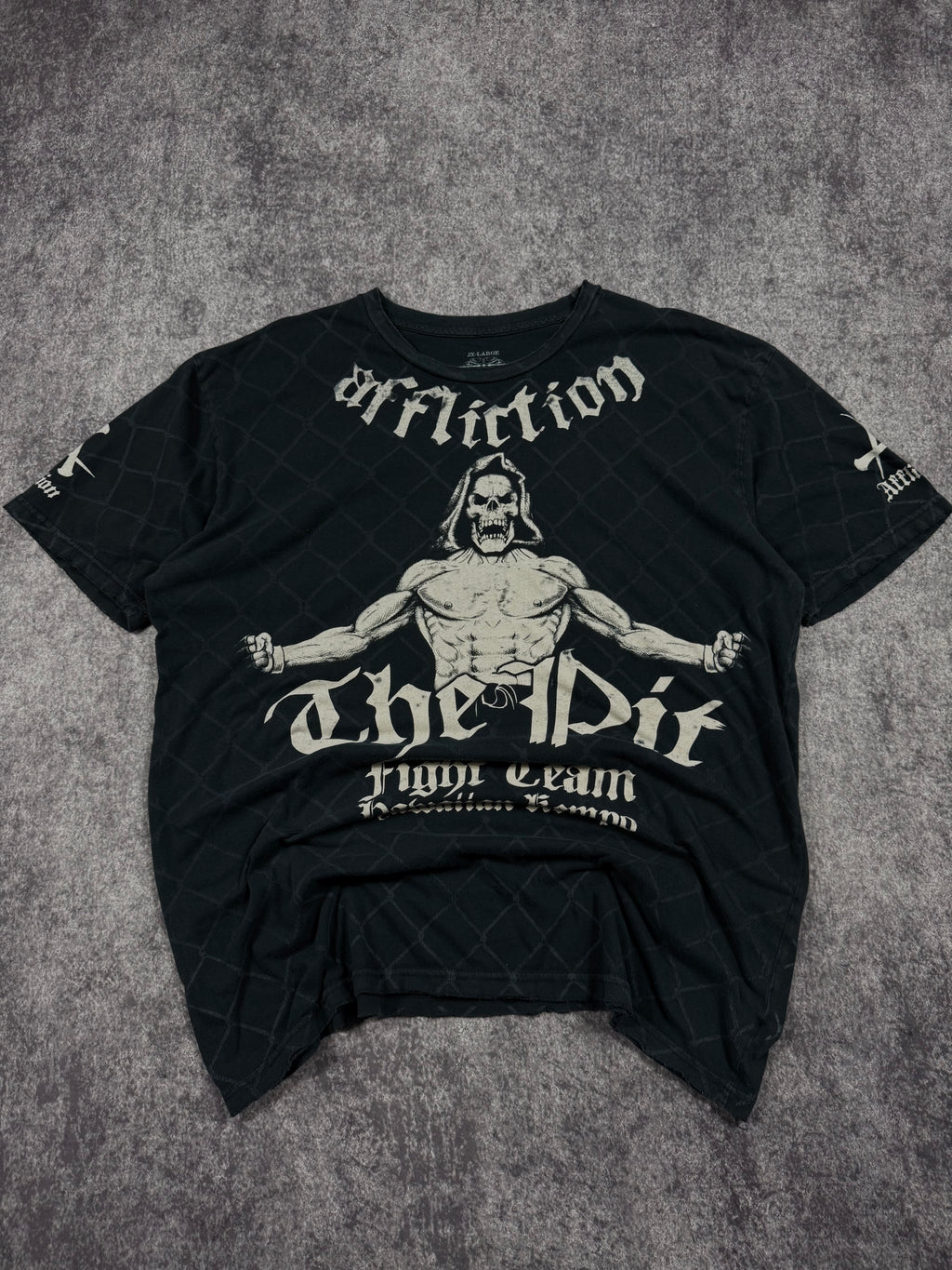 (rare) 2000s affliction x the pit shirt (XXL)