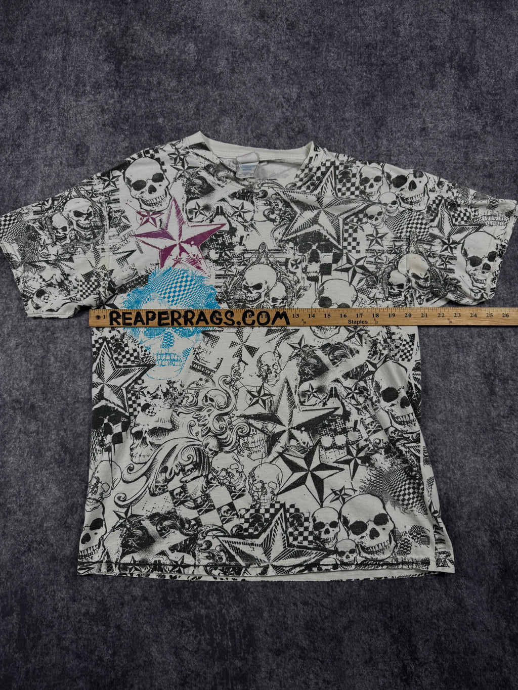 (rare) 2000s skull pile shirt (L)
