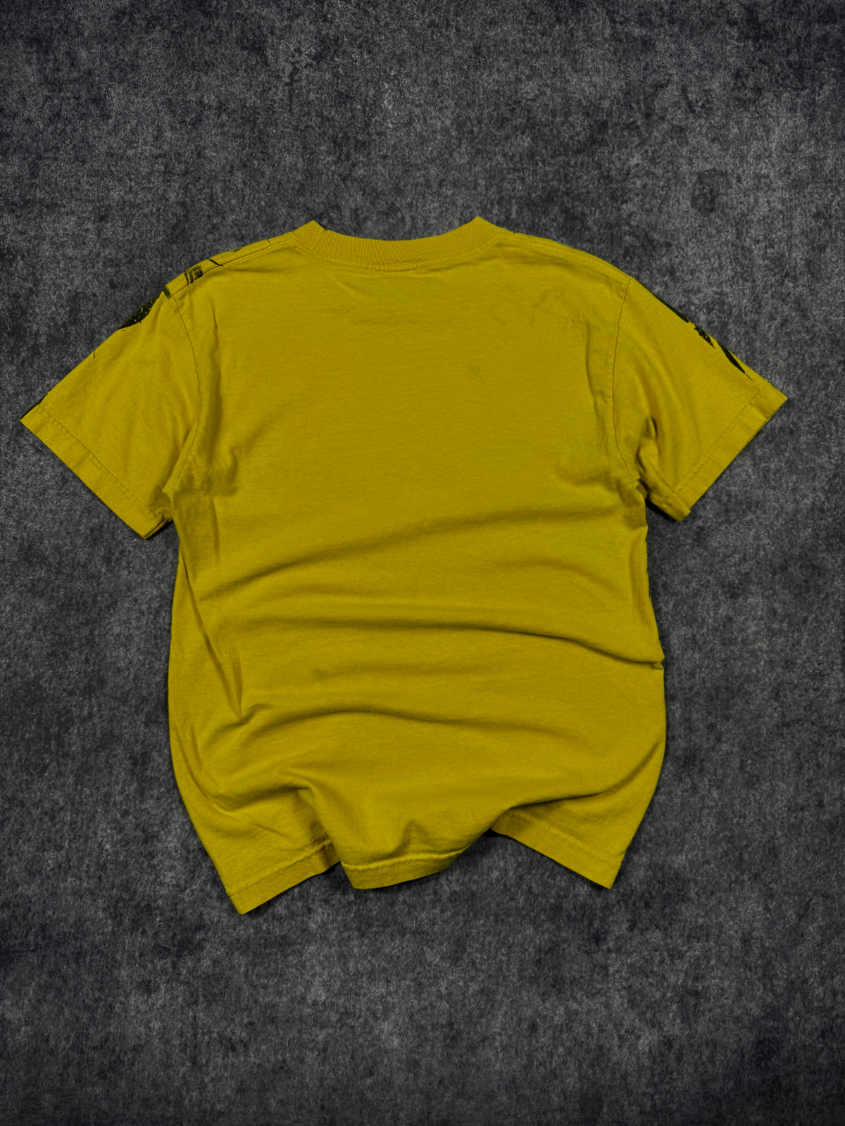 (rare) 2000s tapout shirt (S)