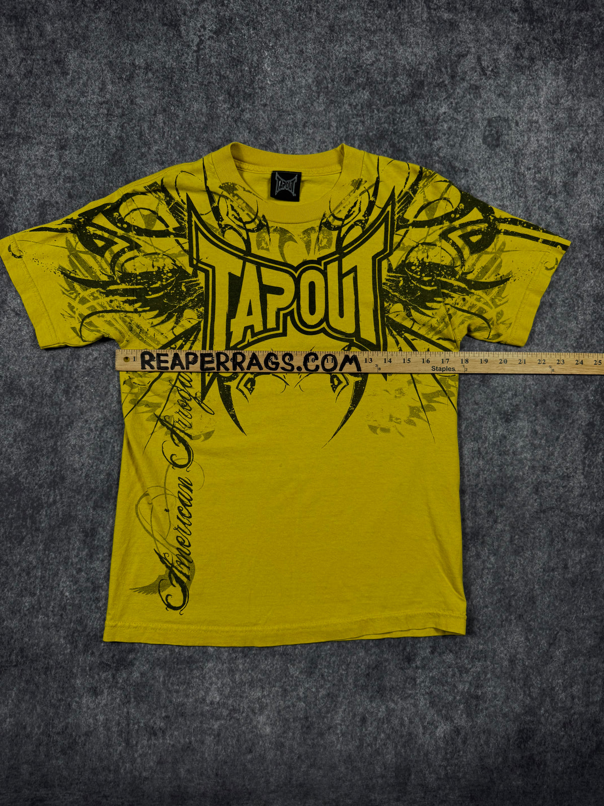 (rare) 2000s tapout shirt (S)
