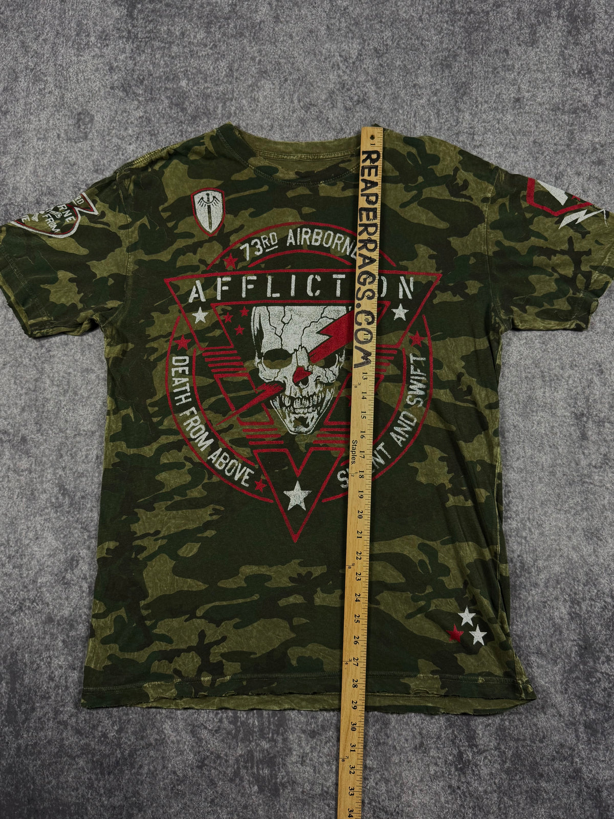 2000s affliction shirt (M)