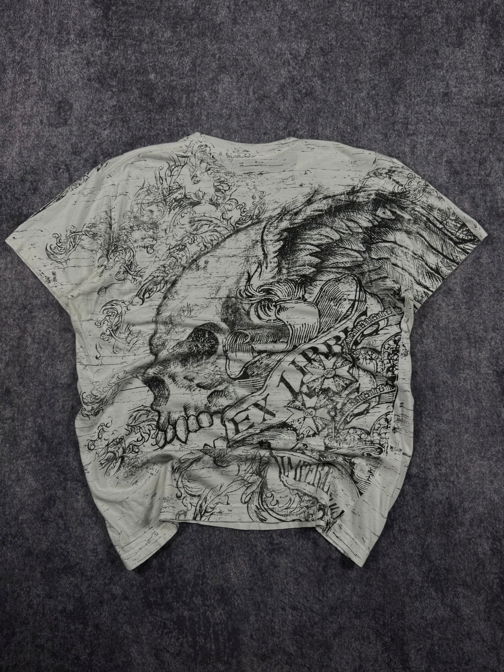 (rare) 2000s winged skull shirt (M)