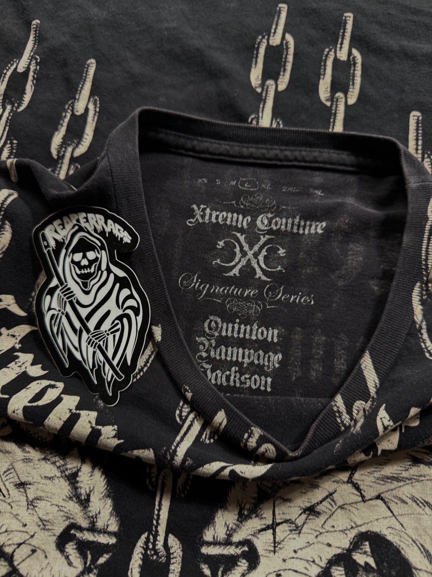 (rare) 2000s xtreme couture x quintin jackson shirt (L)