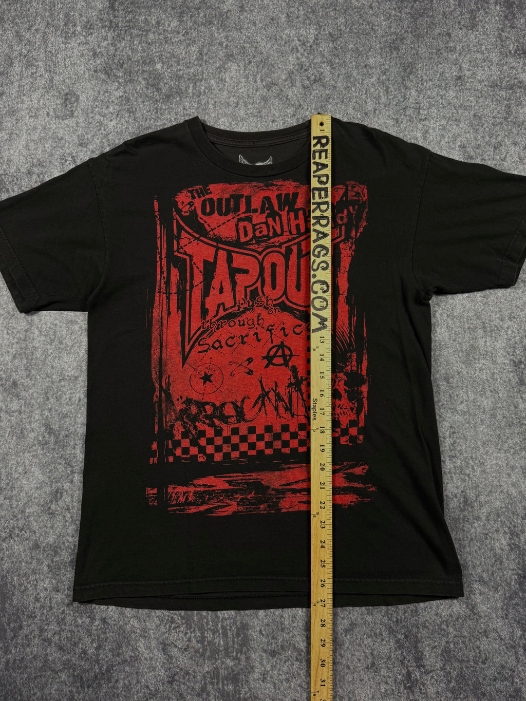 (rare) 2000s tapout signature series shirt (S)