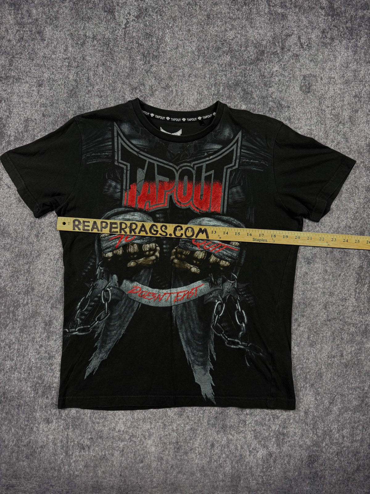 (rare) 2000s tapout shirt (S)