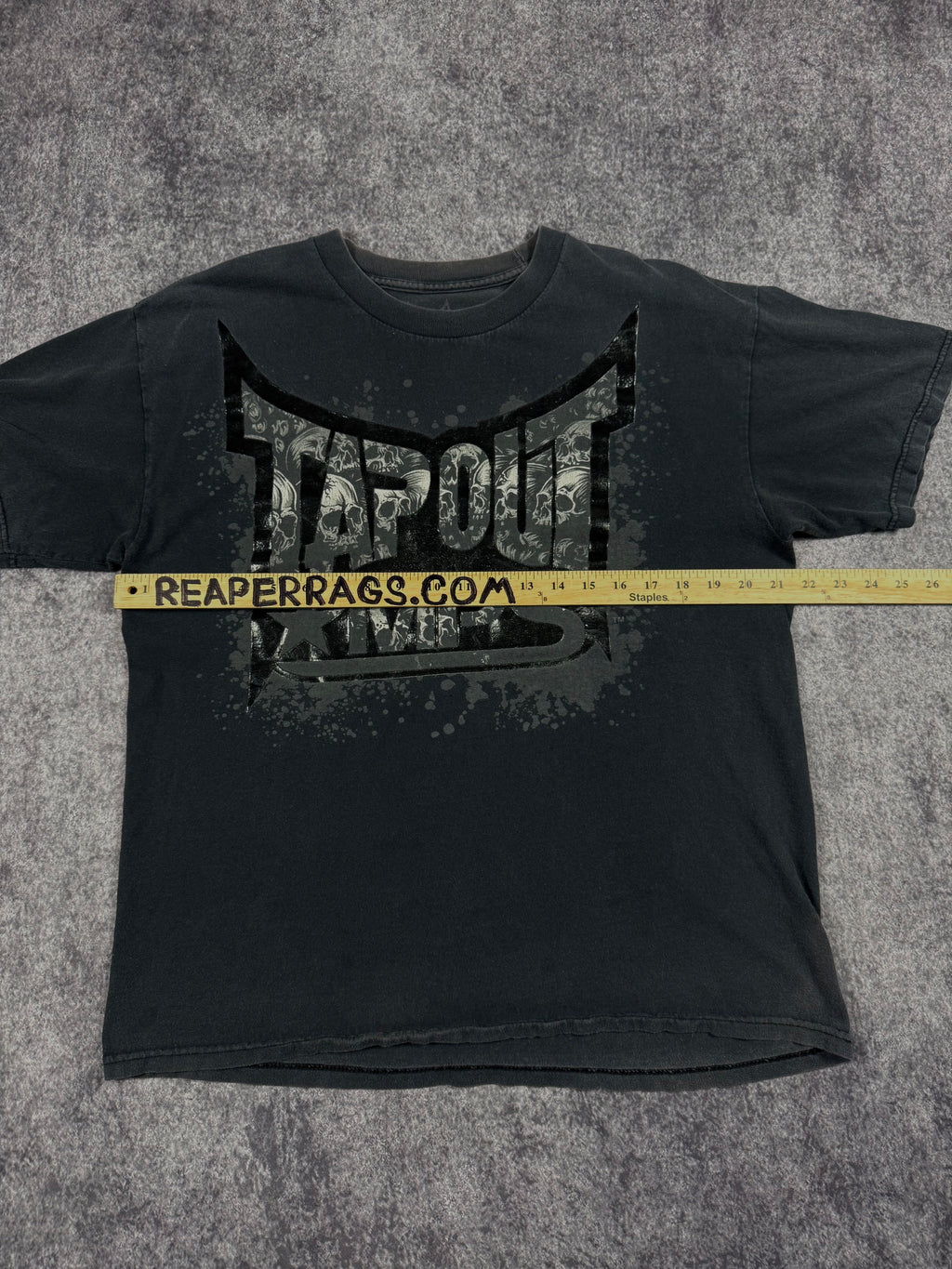 (rare) 2000s tapout shirt (L)