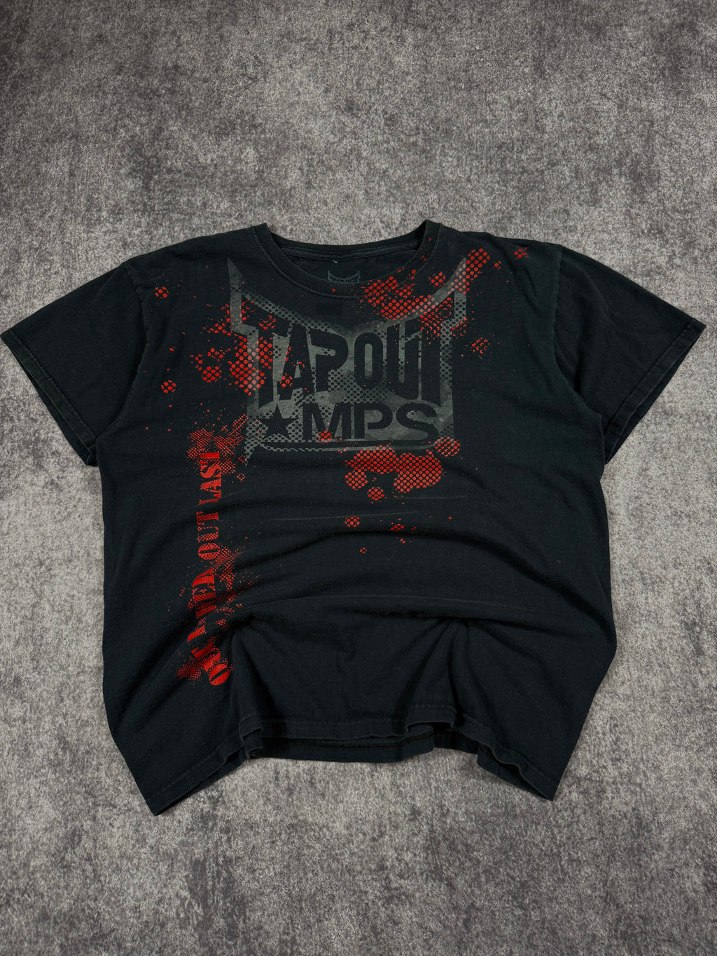 2000s tapout shirt (L)