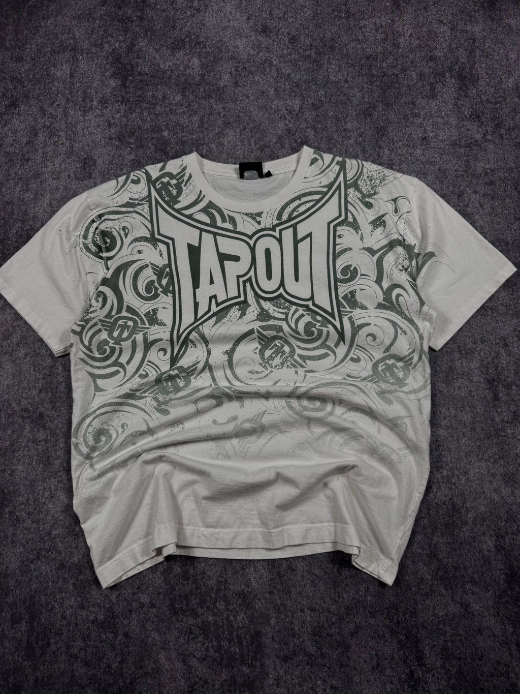(rare) 2000s tapout shirt (XL)
